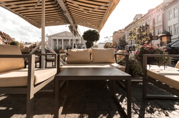 WHO HIT JOHN baras, Vilnius